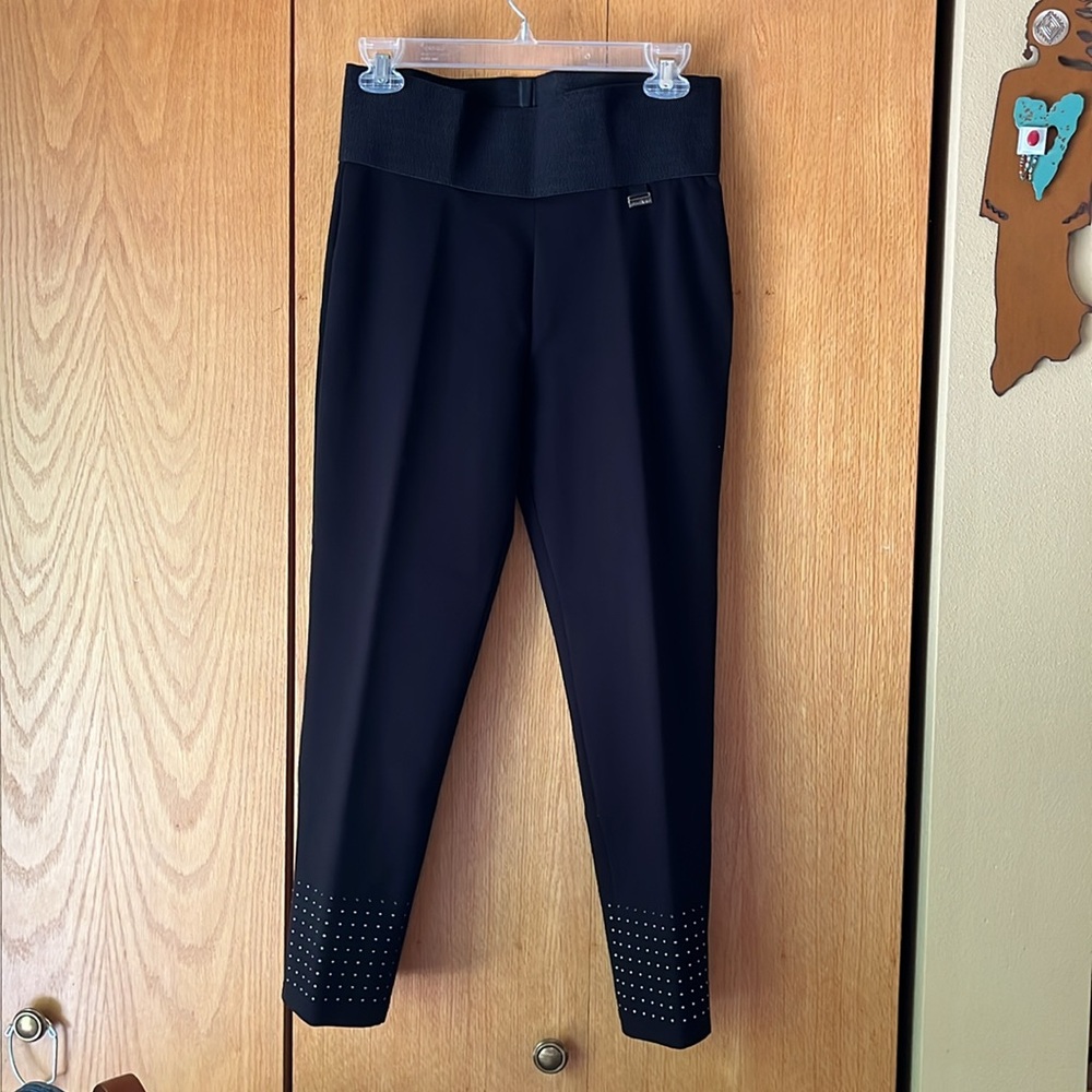NYGARD SLIMS M Studded Embellished Black Slimming Pull on Comfy Capri Pants EUC